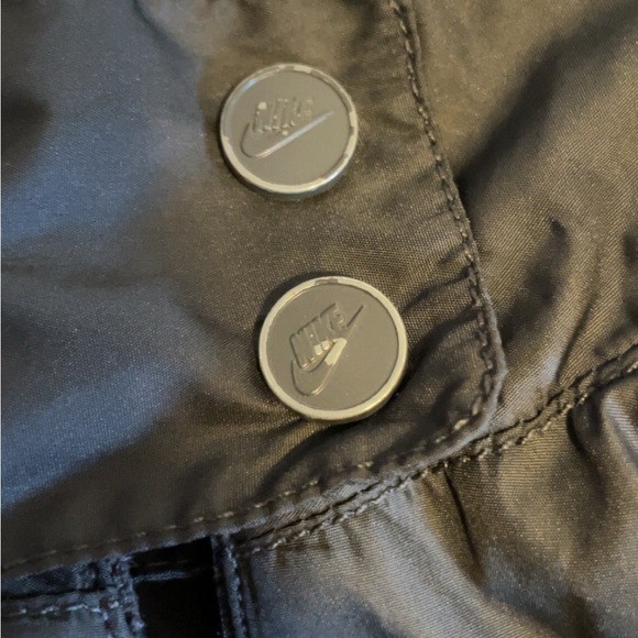 Vintage Nike cropped windbreaker cant find anywhere else. Very Y2K - Picture 3 of 4